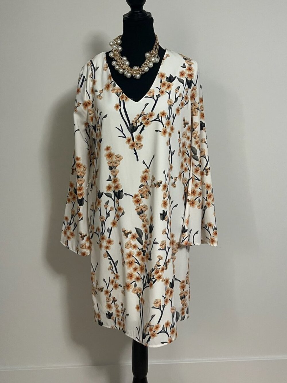 Ovi White with Flowers Long Sleeve Short Dress